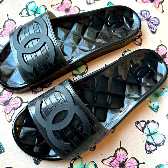 Chanel Size 41 fits size 8-10 brand new - Picture 1 of 6